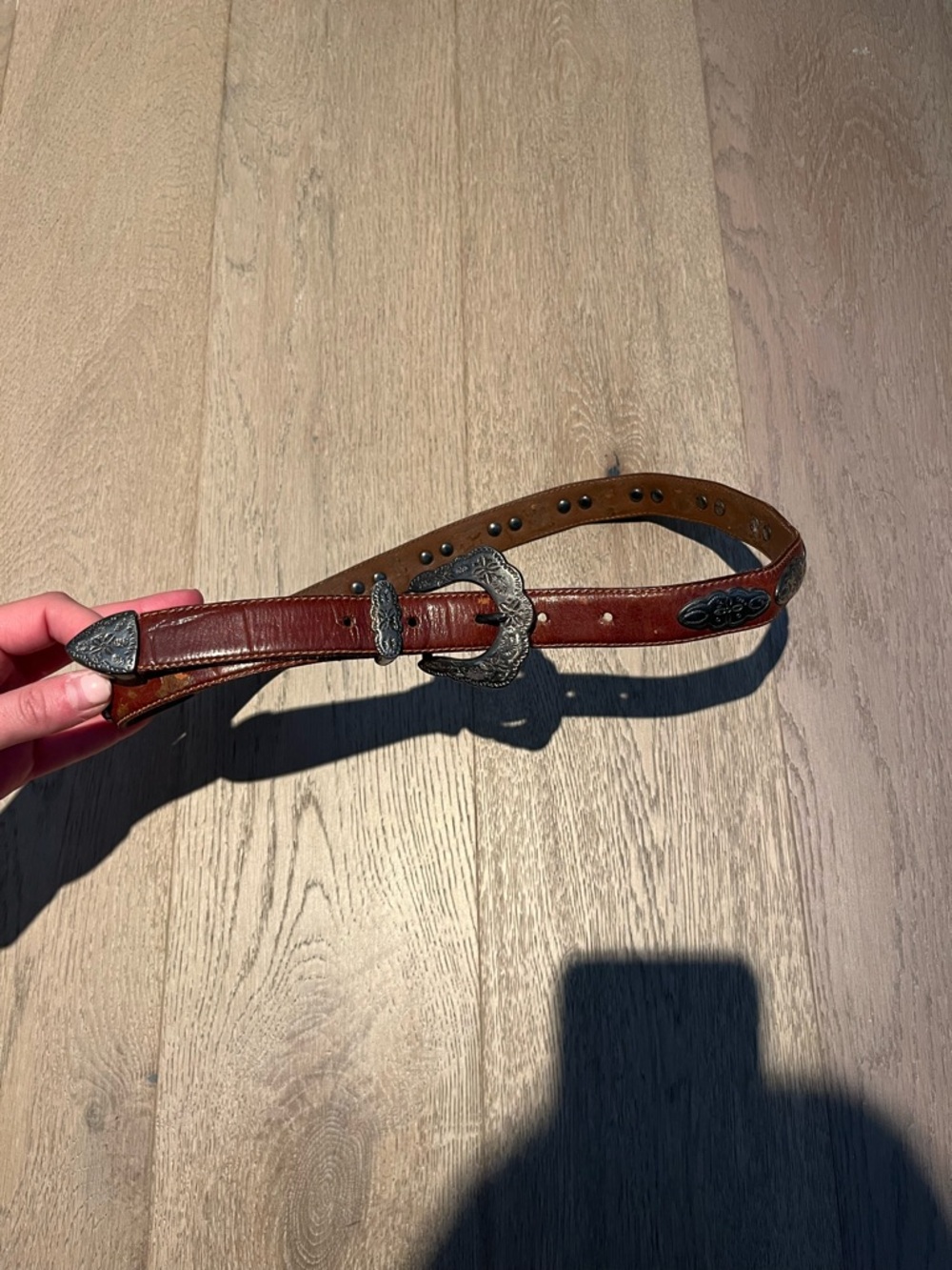 Brown Leather Men’s Belt with Decorative Silver Buckle